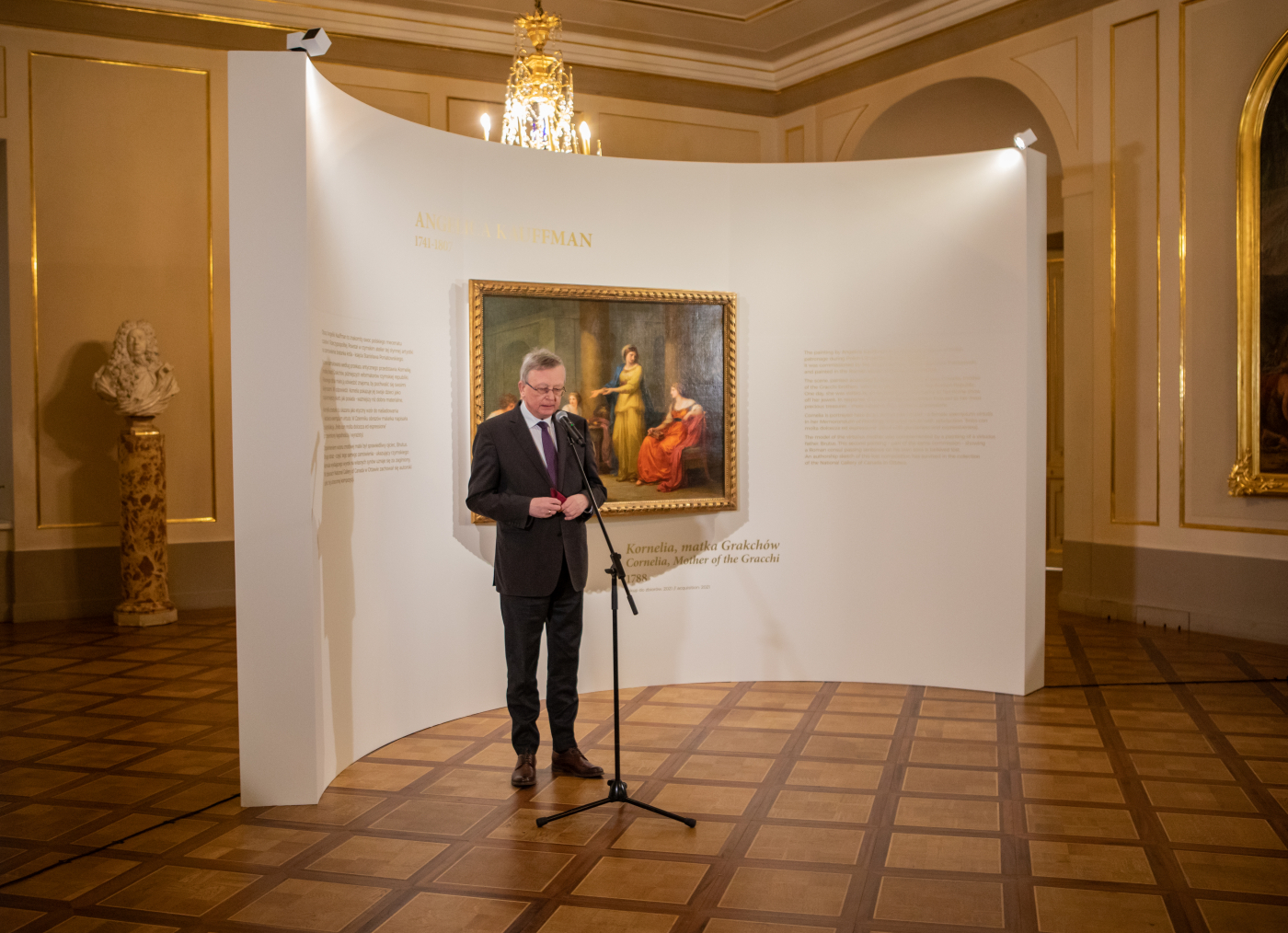 Prof. Wojciech Fałkowski na otwarciu pokazu obrazu Angeliki Kaufffman Kornelia, matka Grakchów