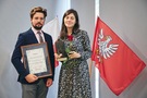 Delegacja Zamku prezentująca dyplom i nagrodę