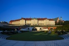 Zdjęcie przedstawiające Zamek Królewski wieczorem 
